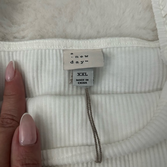 White Ruffle Sleeve Tank! NWT! - Picture 3 of 3